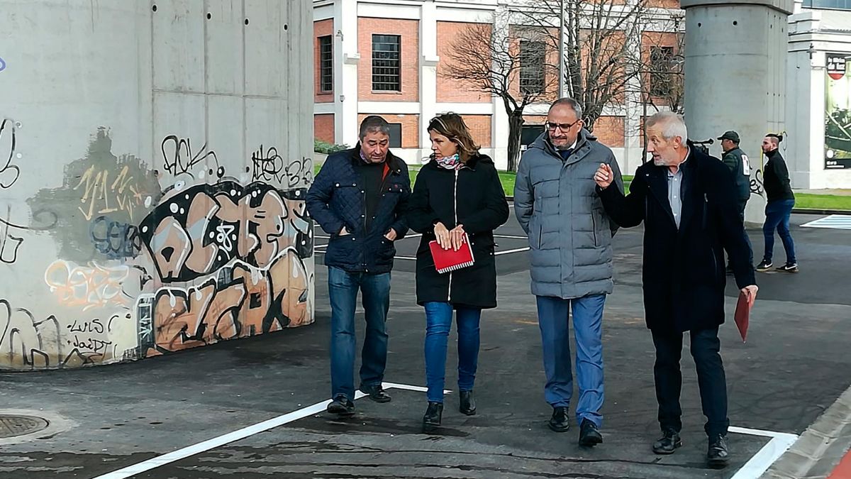 Presentación de las obras bajo los pilares del puente del Centenario. | M.I.