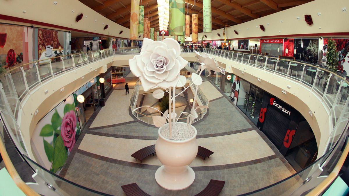 Imagen de archivo del centro comercial El Rosal de Ponferrada. | L.N.C.