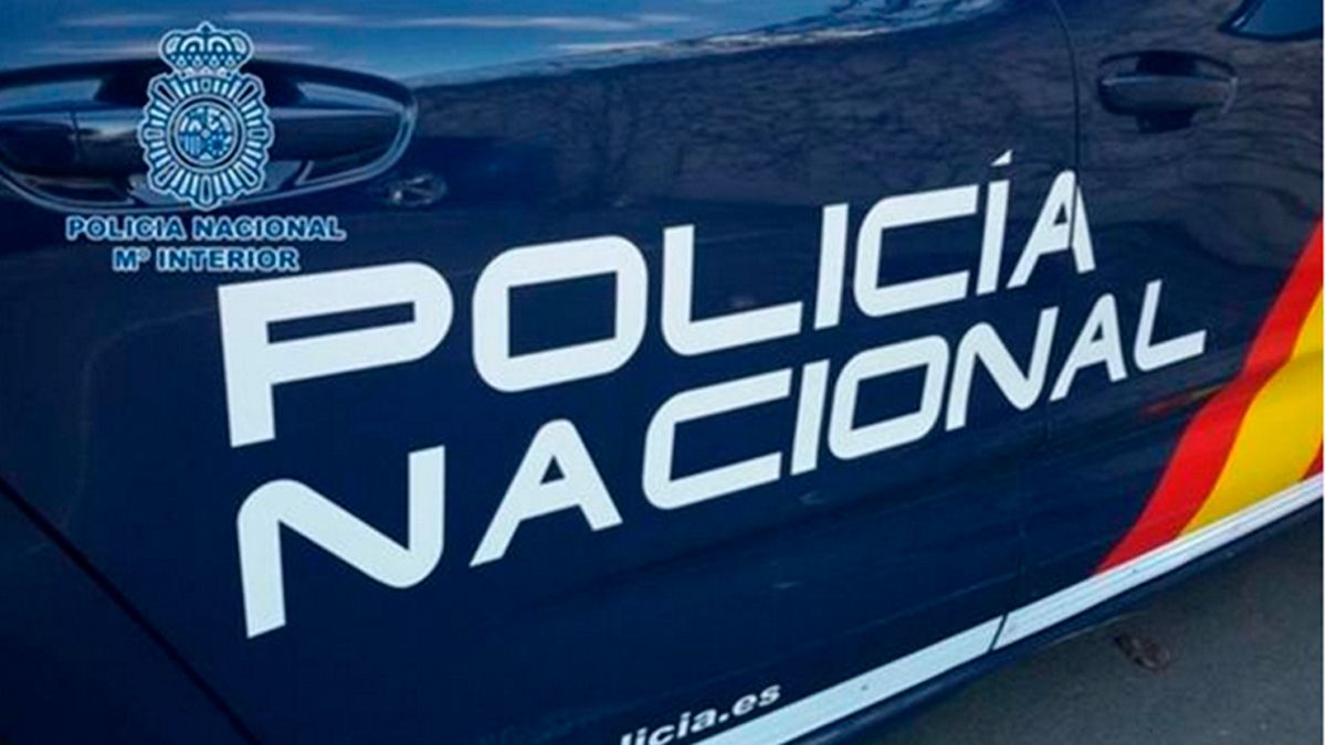 Agentes nacionales detuvieron al estafador tras ser alertados por su banco.