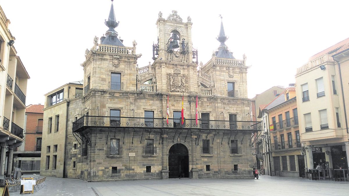 El presupuesto de 2019 se liquidó con un remanente de Tesorería de 2,2 millones y una deuda de 1,7 millones. :: p.f.