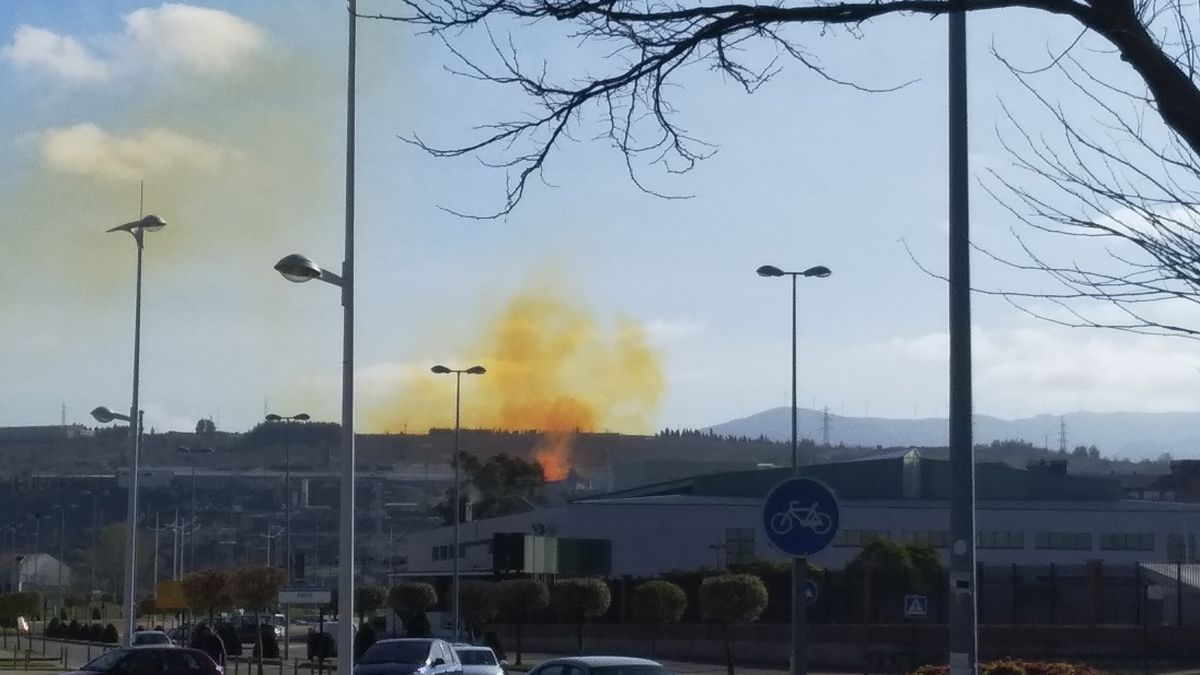 El escape era visible desde la ciudad semejante a un foco de fuego. | M.I.