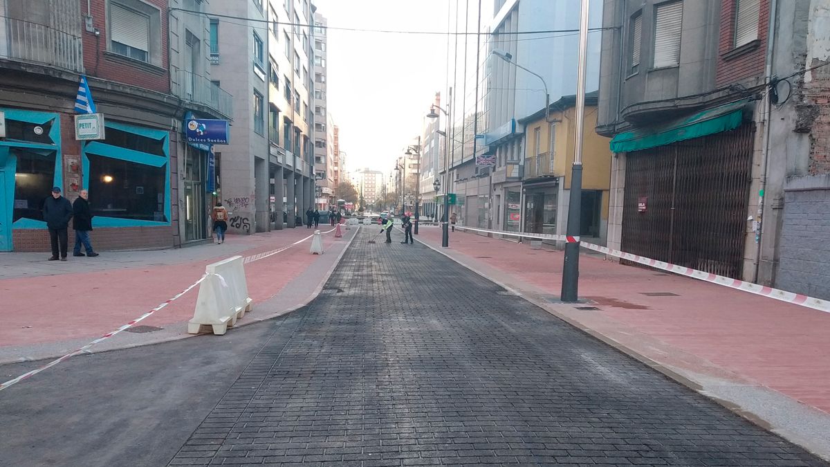 La calle Gómez Núñez fue mejorada y semipeatonalizada dentro del Plan de Comercio. | M.I.
