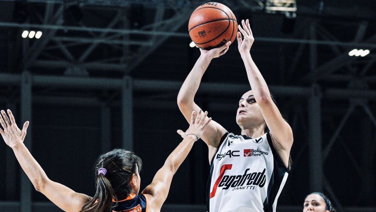 Salvadores realiza un lanzamiento. | A.S.