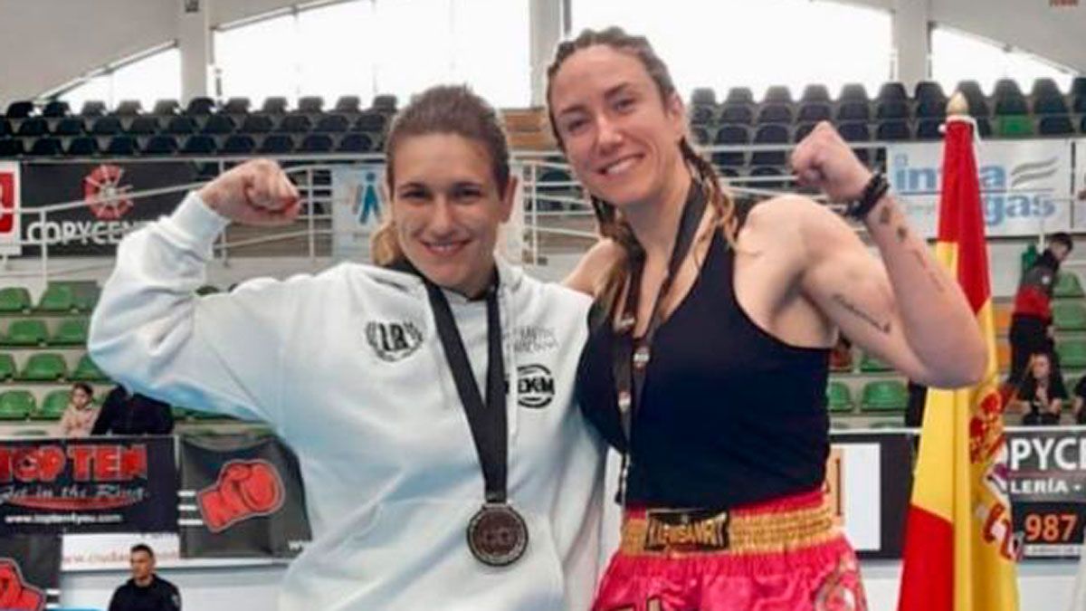 Yohanna Alonso, a la derecha, tras proclamarse campeona de España. | L.N.C. Yohanna Alonso, a la derecha, tras proclamarse campeona de España. | L.N.C.