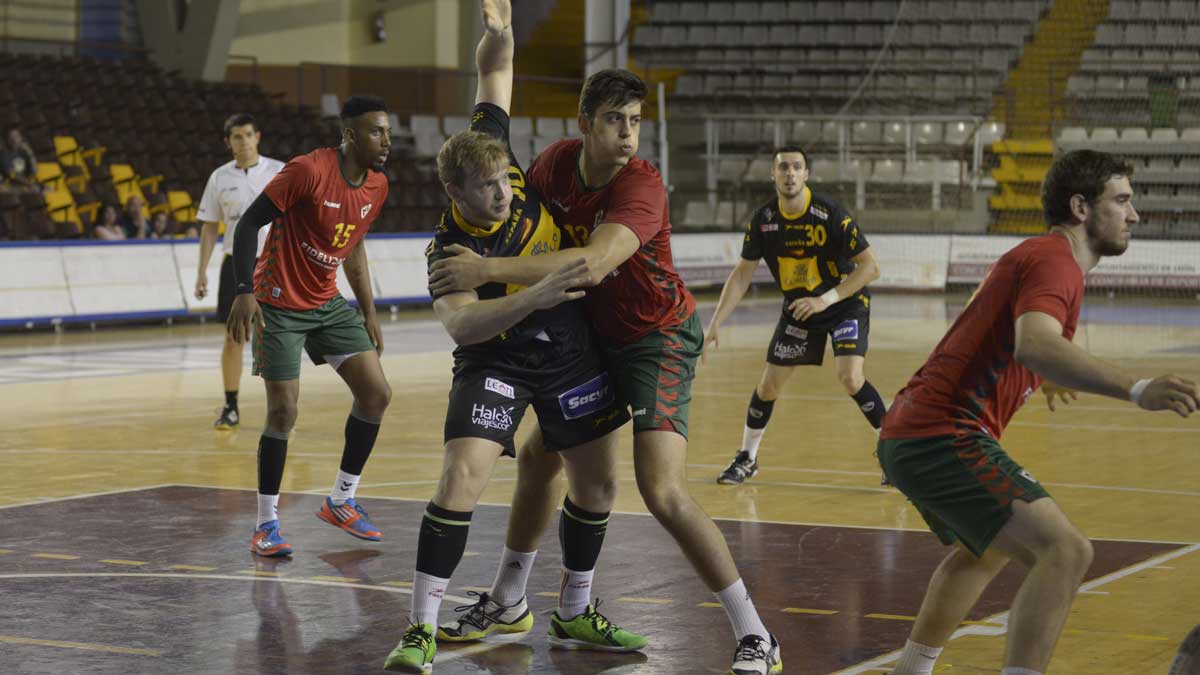 Diego Piñeiro, durante el amistoso con España en León. | MAURICIO PEÑA