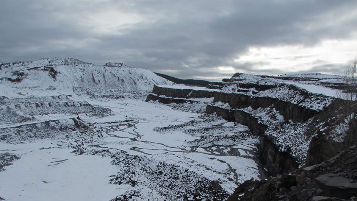 La Gran Corta ha sido un cielo abierto ahora apagado pero con una gran riqueza geológica por descubrir. | AULA PALEOBOTÁNICA DE FABERO