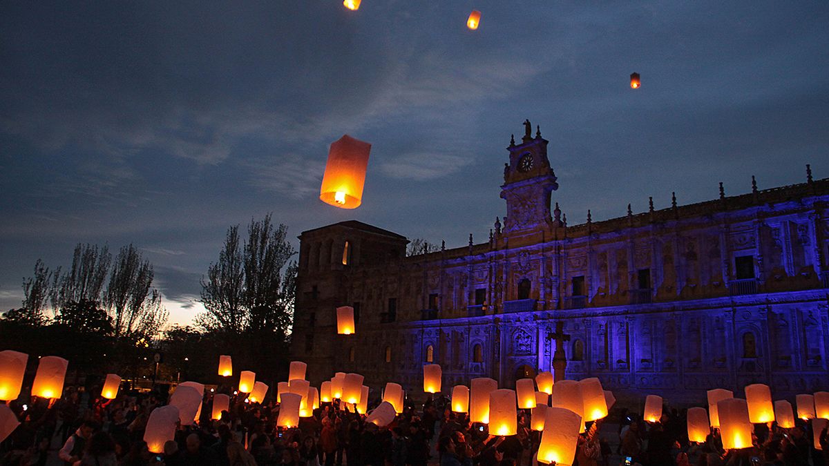 Acto por el autismo en la Plaza de San Marcos de León en una imagen de archivo. | ICAL