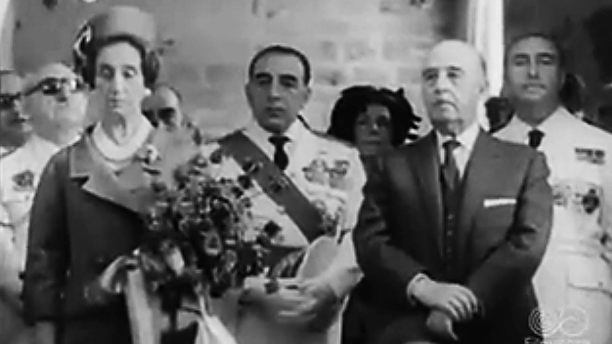 Franco y su mujer, en la inauguración del Hostal de San Marcos en 1965.