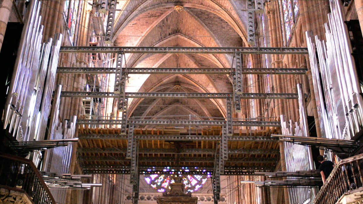 Nuevo órgano de la catedral de León días antes de su inauguración.| ICAL