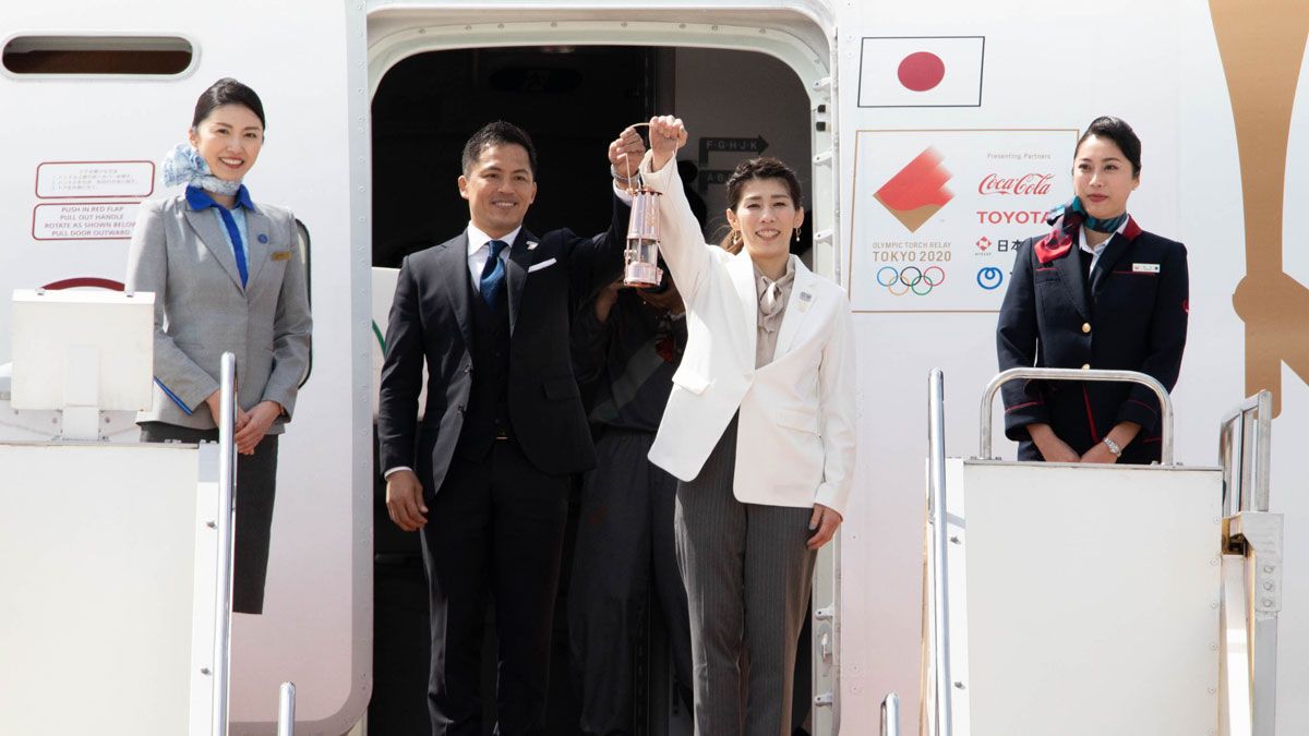 Momento en el que la llama olímpica llega a Japón. | TOKIO2020