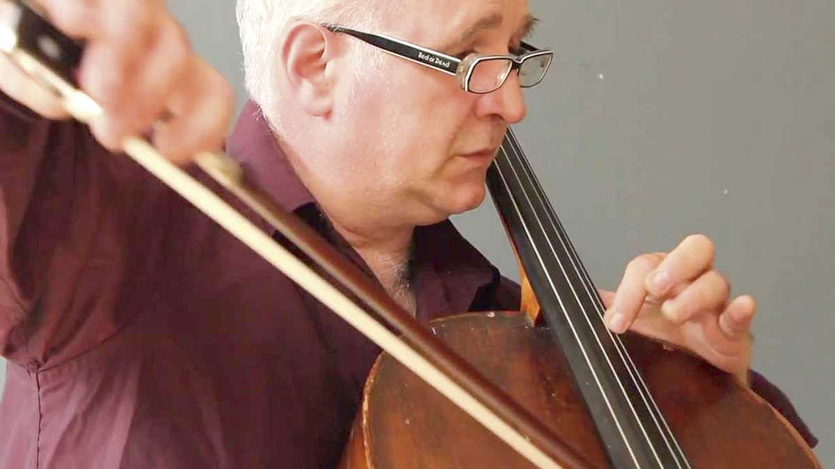 El violonchelista Arturo Muruzábal es el inspirador del espectáculo ‘Soundspace Bach’.