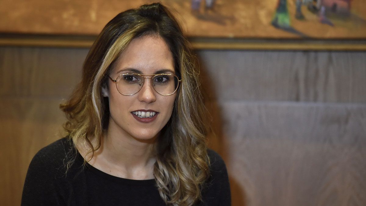 Mireya González, durante el homenaje que recibió en el Ayuntamiento tras ser plata en el Mundial. | SAÚL ARÉN