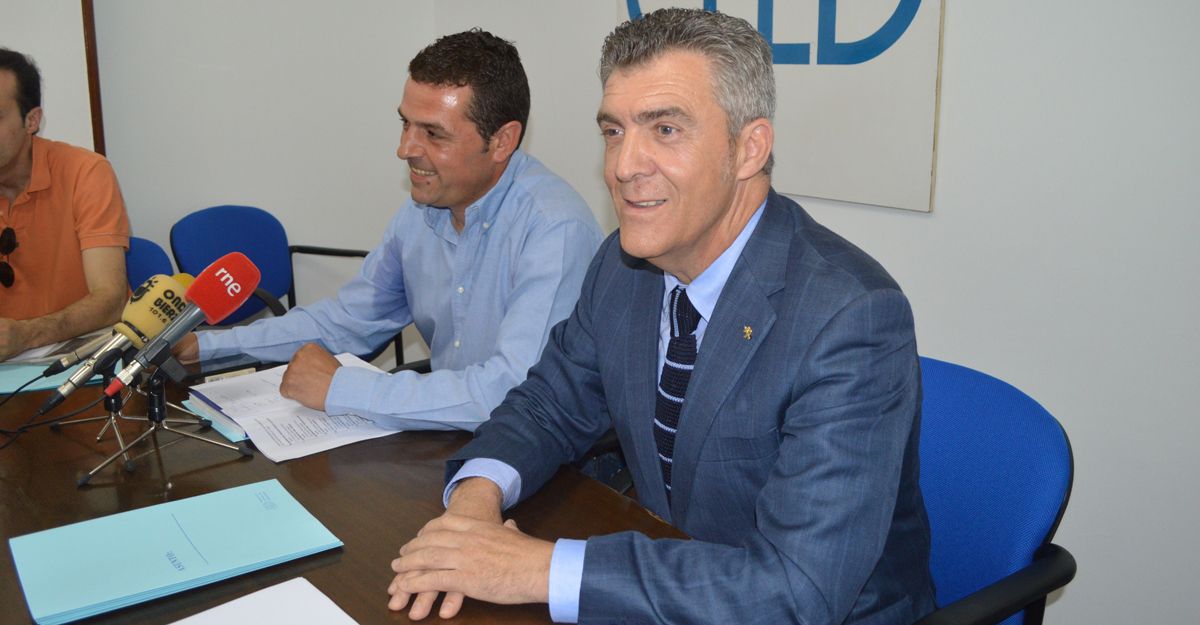Javier Morán y Javier Cepedano, ayer en rueda de prensa en las instalaciones de la Fele en Ponferrada. :: L.N.C.