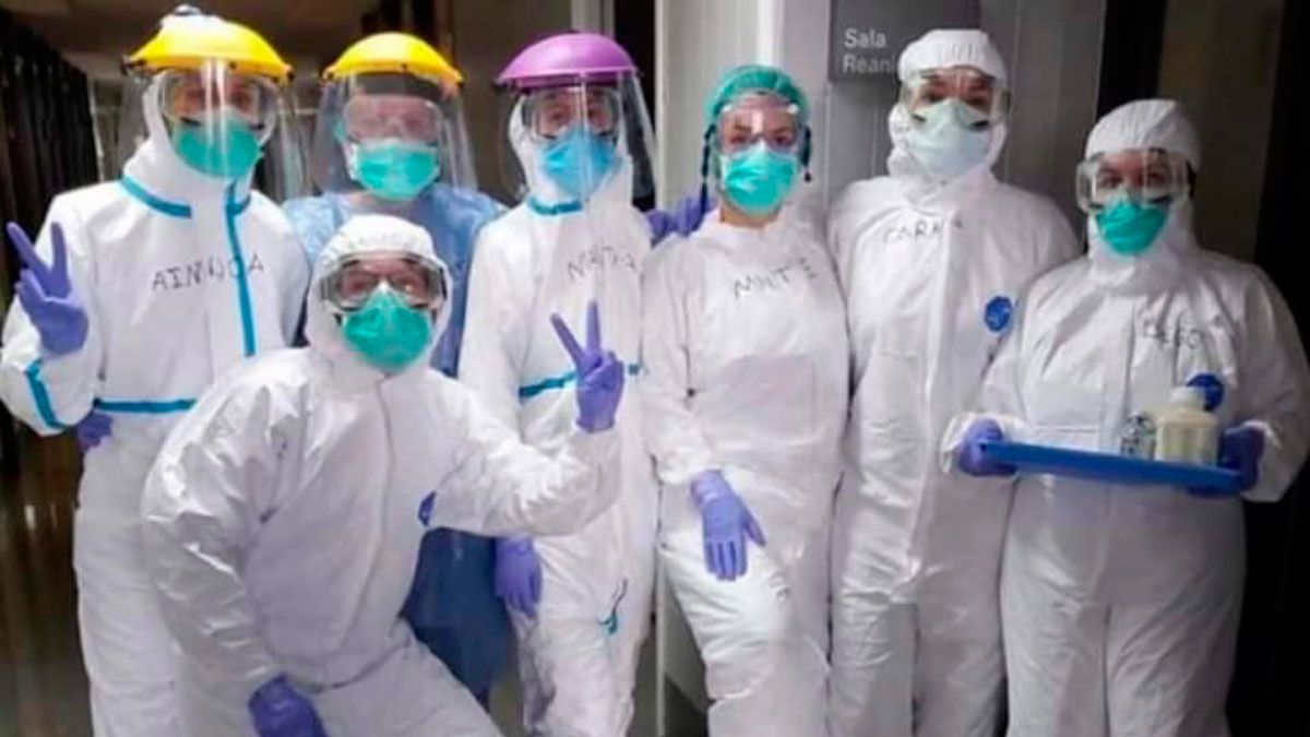 El equipo de la UCI el Hospital sigue adelante en la lucha contra el coronavirus.