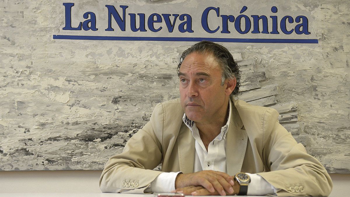 El director general de la Cultural, Felipe Llamazares, en una entrevista en la sede de La Nueva Crónica. | MAURICIO PEÑA