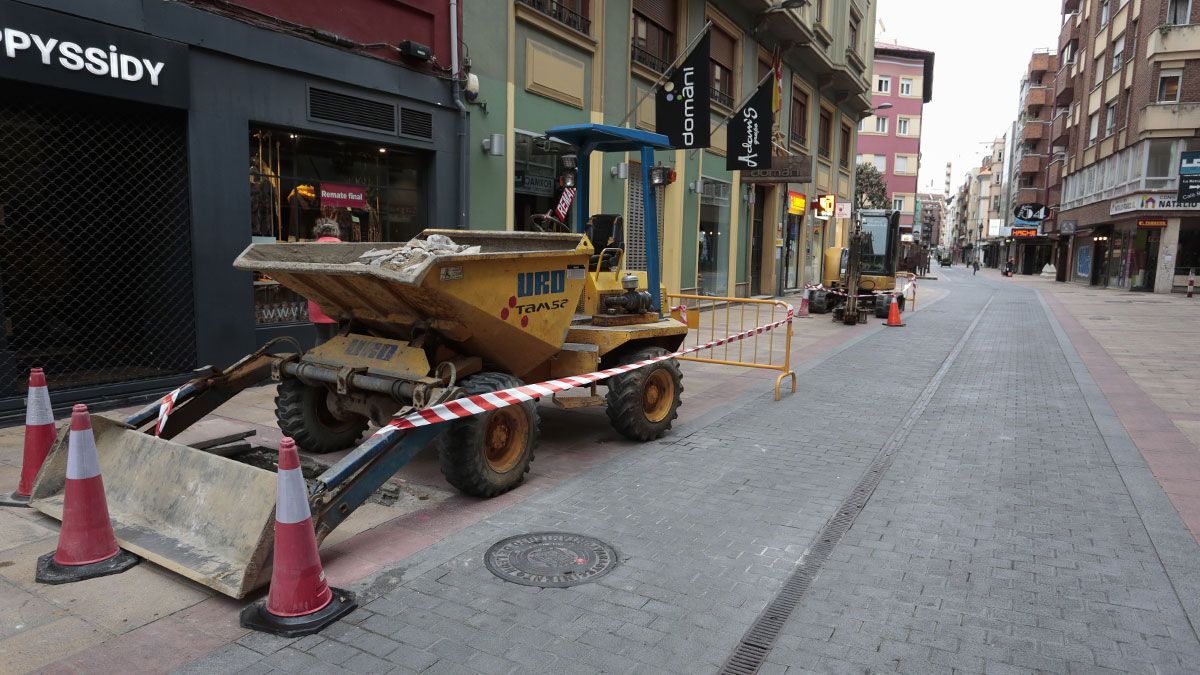 Obras paradas por el coronavirus en el centro de León. | ICAL
