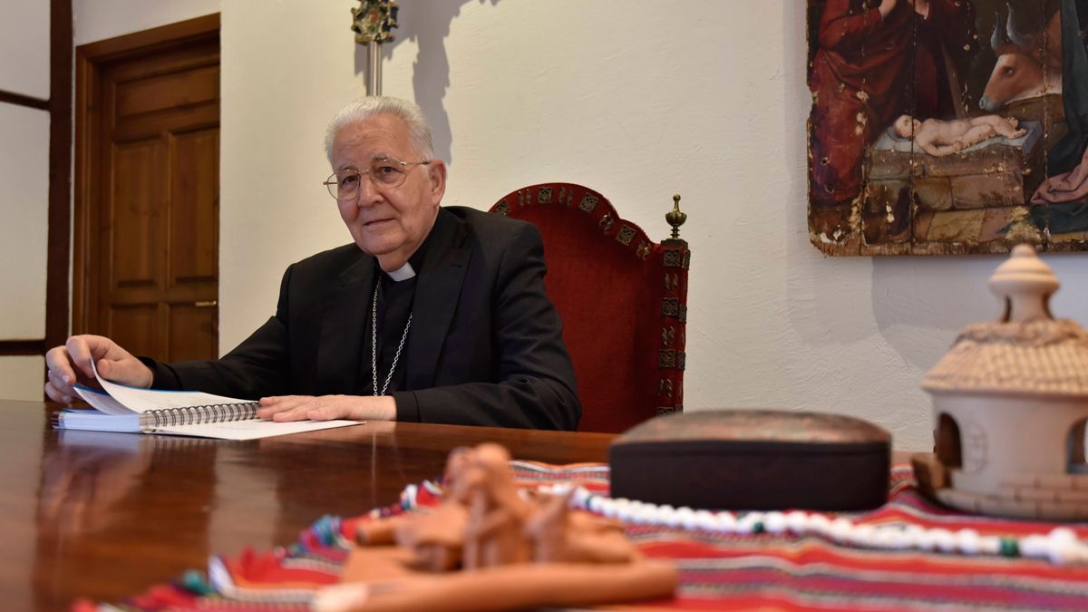 El obispo de León, Julián López. | SAÚL ARÉN