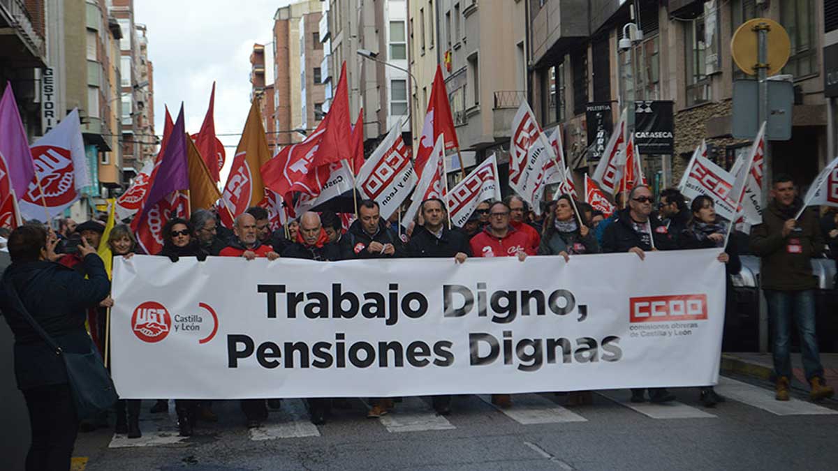 La manifestación de marzo de 2017 en defensa de las pensiones en Ponferrada. | L.N.C.
