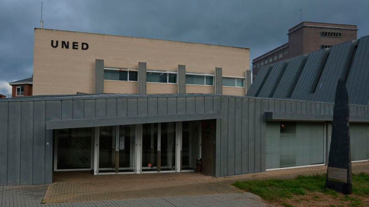 El centro de la Uned en Ponferrada, donse se ubica el instituto tecnológico Intecca. | D.M. El centro de la Uned en Ponferrada, donse se ubica el instituto tecnológico Intecca. | D.M.