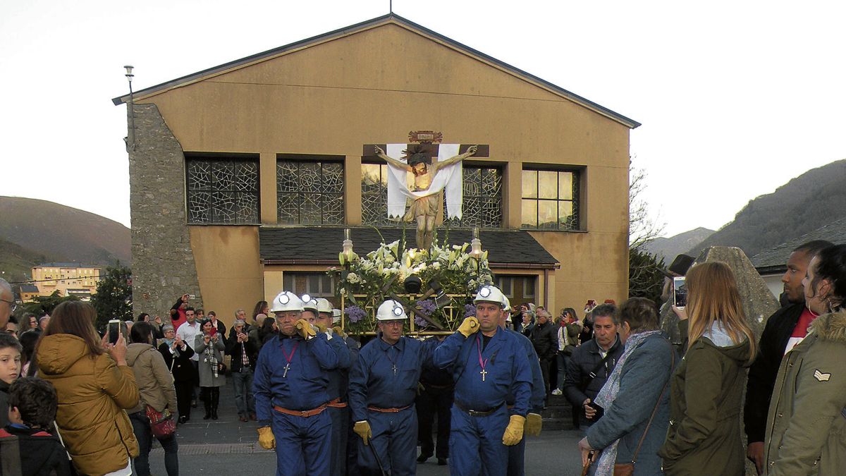 Imagen de archivo de la procesión del Cristo de los Mineros. E. NIÑO