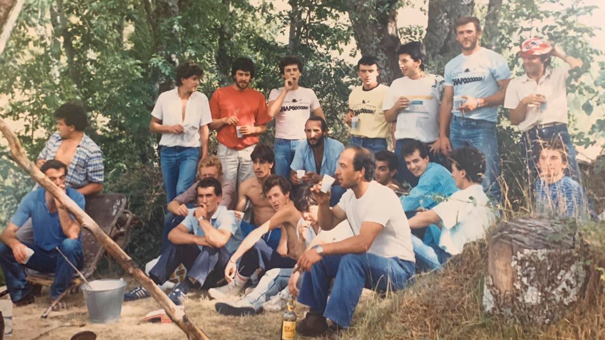 Un grupo de ‘mozos’ de Tejerina en una de las celebraciones.