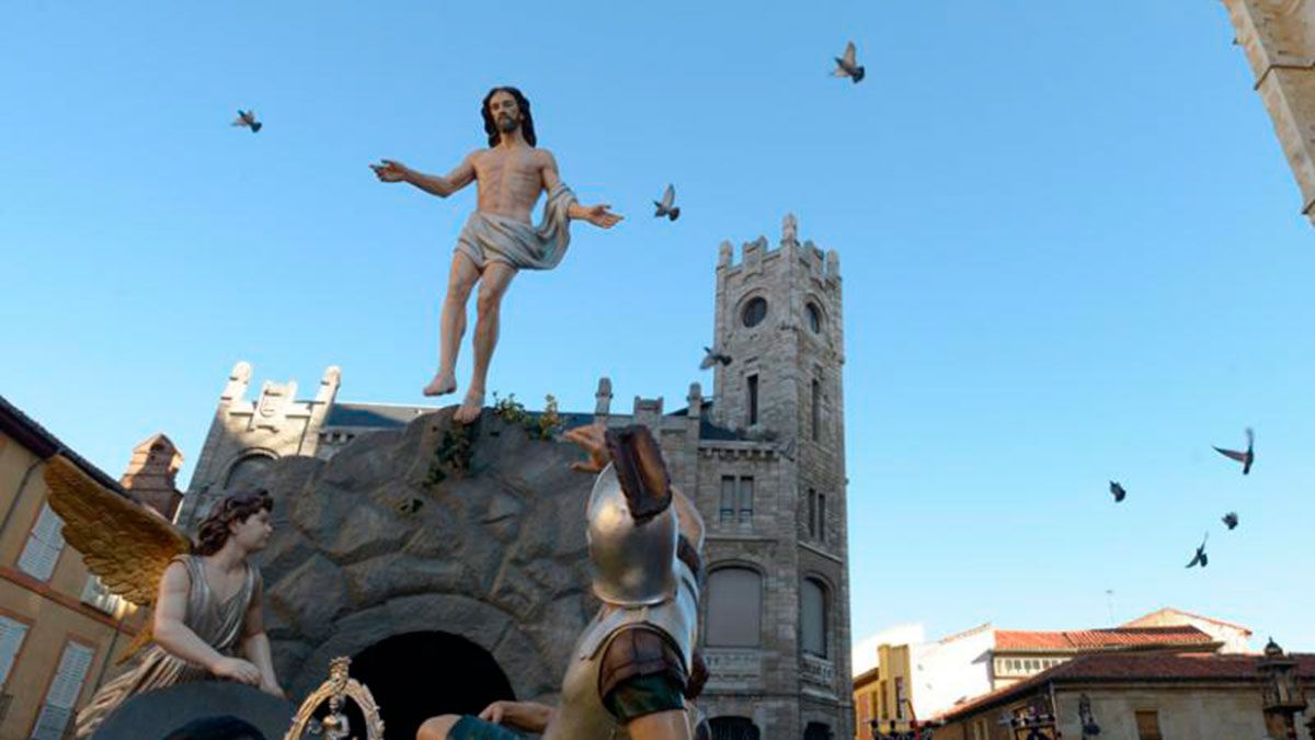 Imagen de la procesión del Domingo de Resurrección en León. | MAURICIO PEÑA