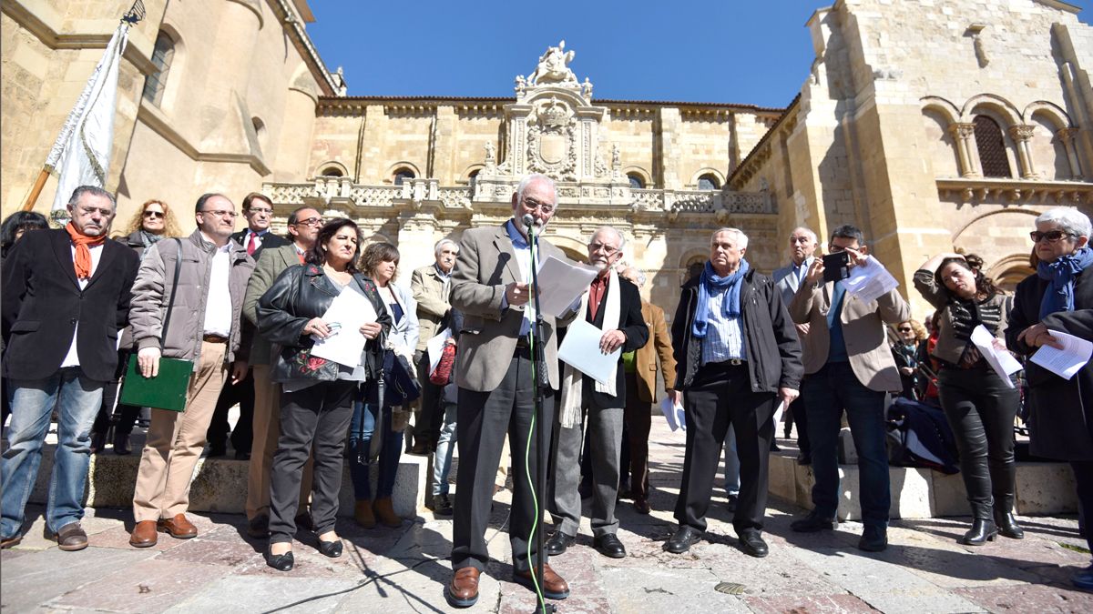 Juan Pedro Aparicio y otros intervinientes en la lectura pública de los ‘Decreta’ en el año 2018. | SAÚL ARÉN