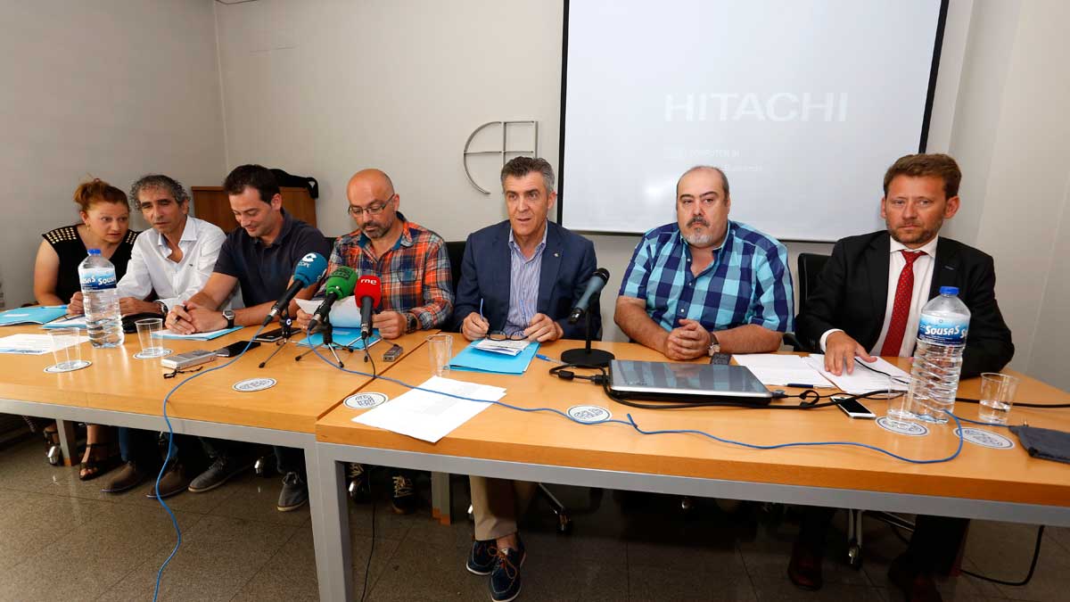 El presidente de la Fele, Javier Cepedano, asiste al acto de constitución y presentación a la sociedad de la Asociación Leonesa de Empresarios Veterinarios (Alemvet). | ICAL