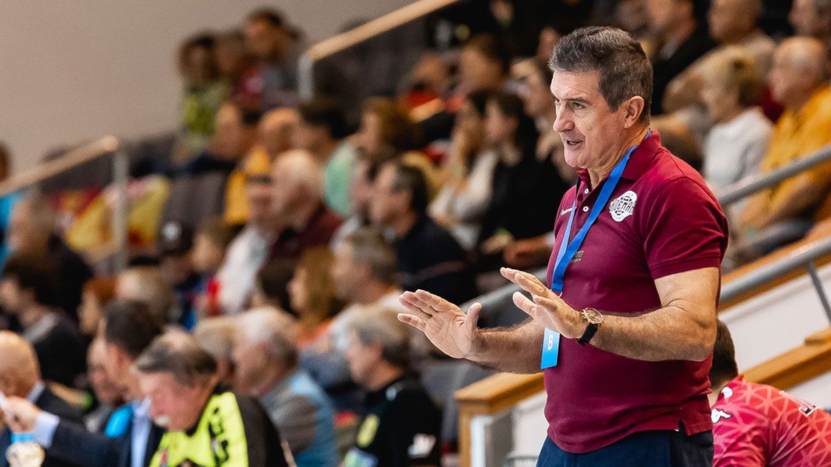 Manolo Cadenas, durante un partido en Europa esta temporada. | BKSE