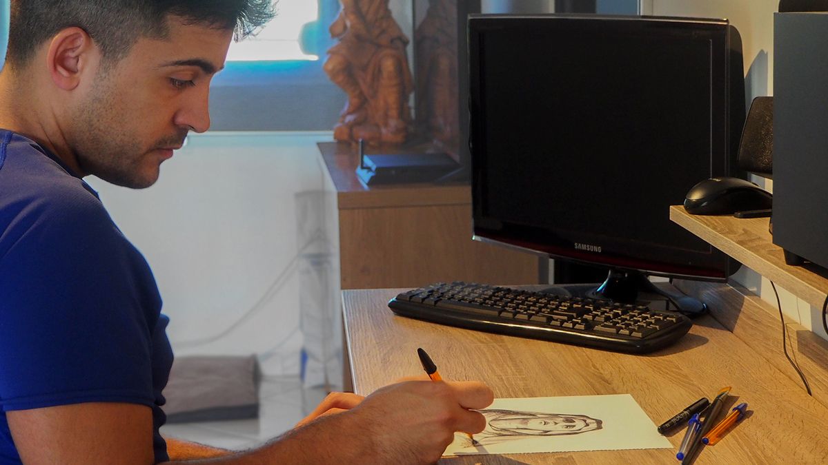 El imaginero leonés Pablo Lanchares, ultimando una de sus obras. | L.N.C. El imaginero leonés Pablo Lanchares, ultimando una de sus obras. | L.N.C.