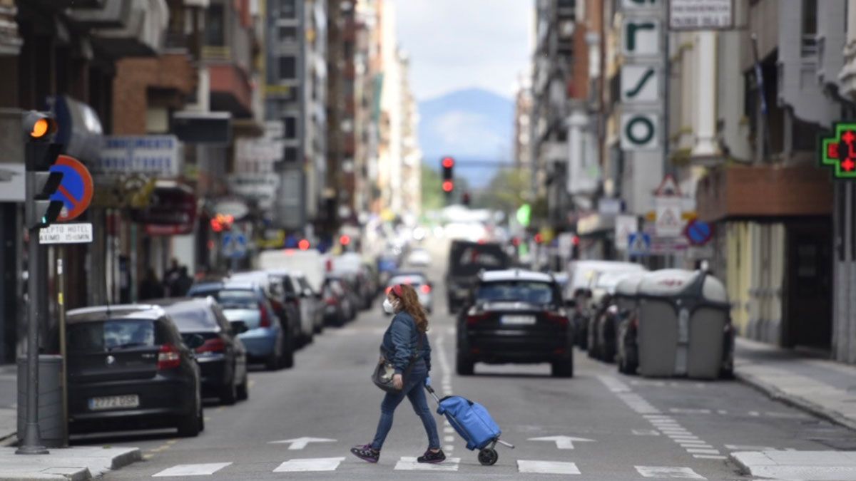 Estampa que presentaba la ciudad de León este martes por la mañana. | SAÚL ARÉN