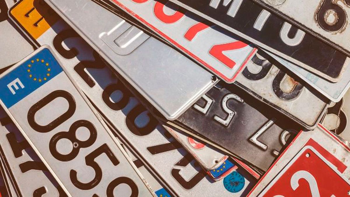 La Policía Municipal de Ponferrada detuvo por doblar placas a los tres infractores. La Policía Municipal de Ponferrada detuvo por doblar placas a los tres infractores.