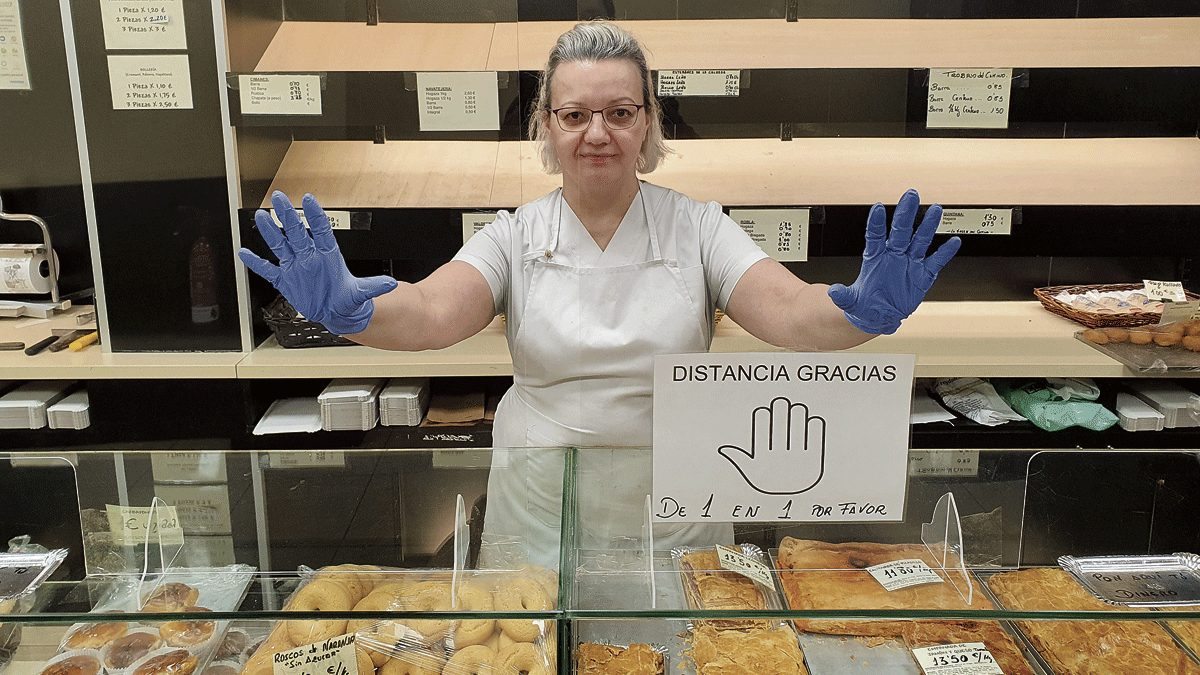 Carmen Beraza es dependienta del establecimiento Rey Dulce-Panochas de la Avenida de San Mamés.