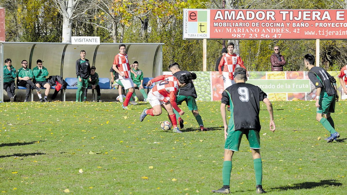 Imagen de un partido de fútbol base de esta temporada. | SAÚL ARÉN