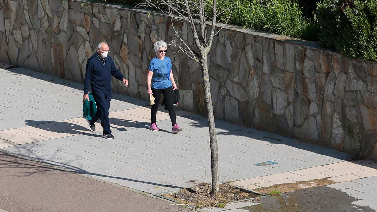 Paseos autorizados para personas mayores este domingo en León. | ICAL