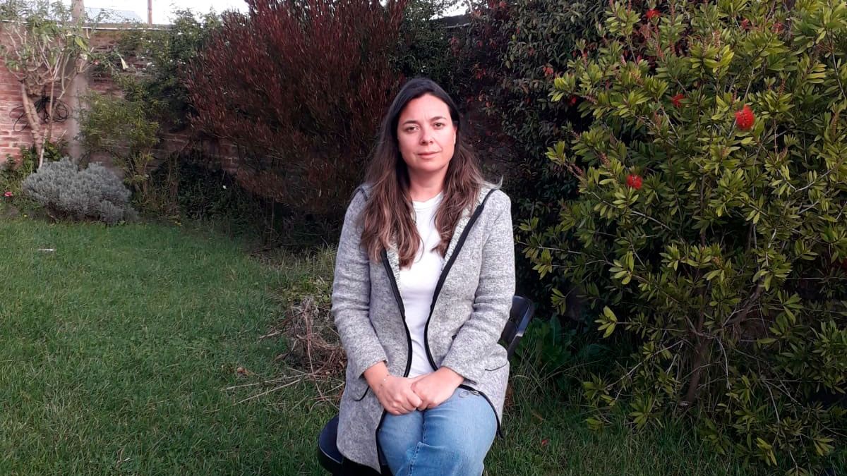 Natalia Pileggi en Miramar donde espera una resolución para volver a su casa en Ponferrada, donde vive hace 18 años.