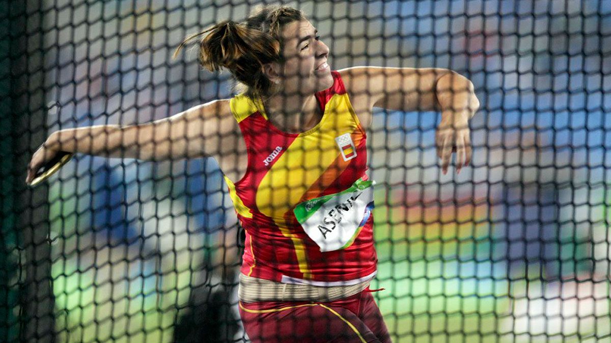 Sabina Asenjo realiza un lanzamiento durante los Juegos Olímpicos de Río de Janeiro. | RFEA