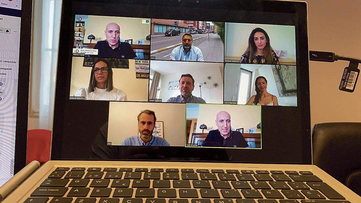 Un momento del encuentro organizado ayer por el CEL, en el que participó también el alcalde de León.