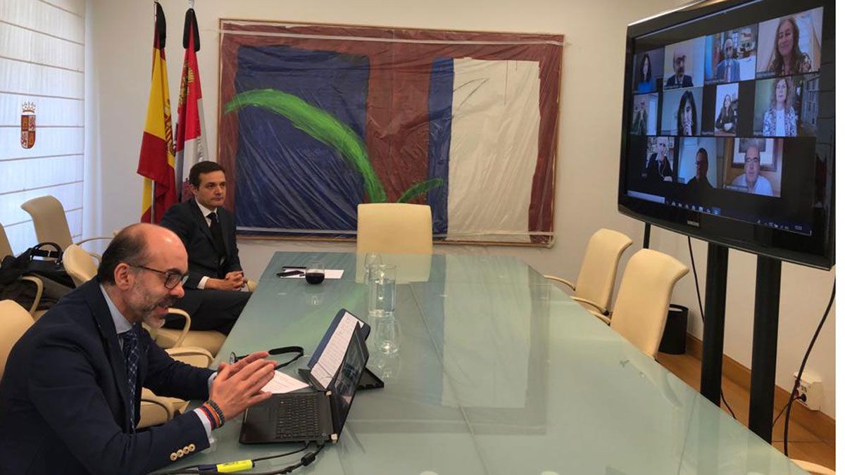 El consejero Ortega, en la reunión telemática con los representantes bercianos. | L.N.C.