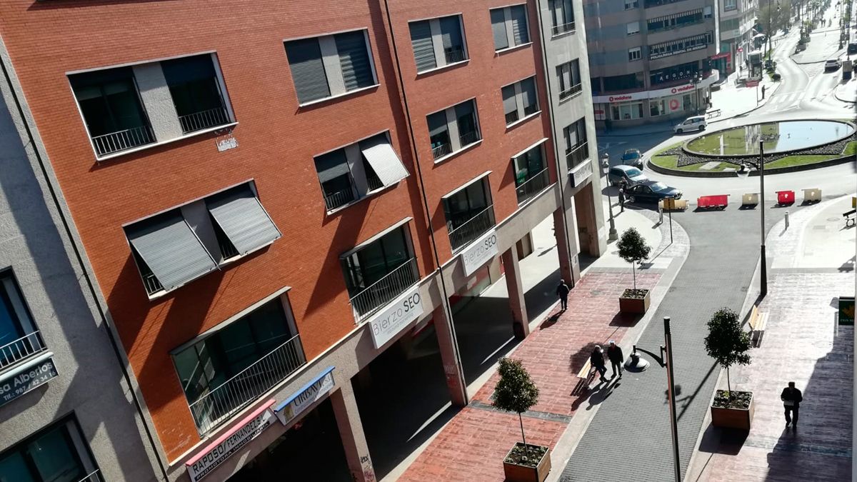 La recién remodelada calle Gómez Núñez será zona de paseo este domingo. | M. I.