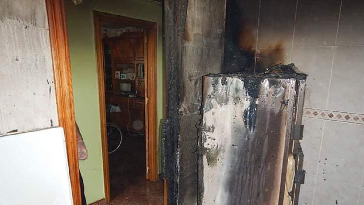 Estado de la vivienda tras el fuego. | BOMBEROS DE PONFERRADA