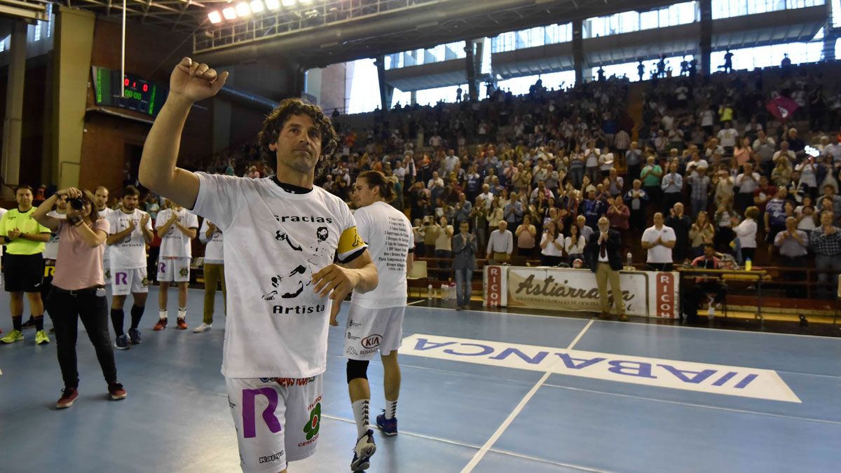 Juanín, durante el momento de su despedida. | SAÚL ARÉN