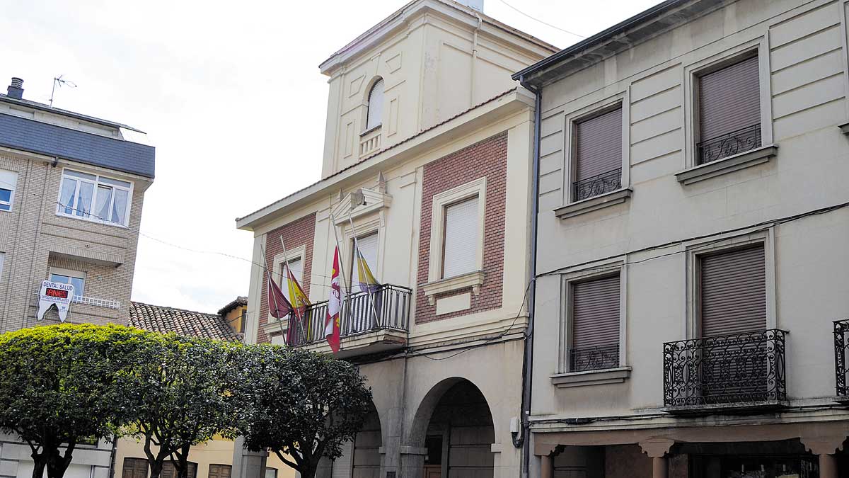 Una imagen del Ayuntamiento de Benavides de Órbigo. | P.F.