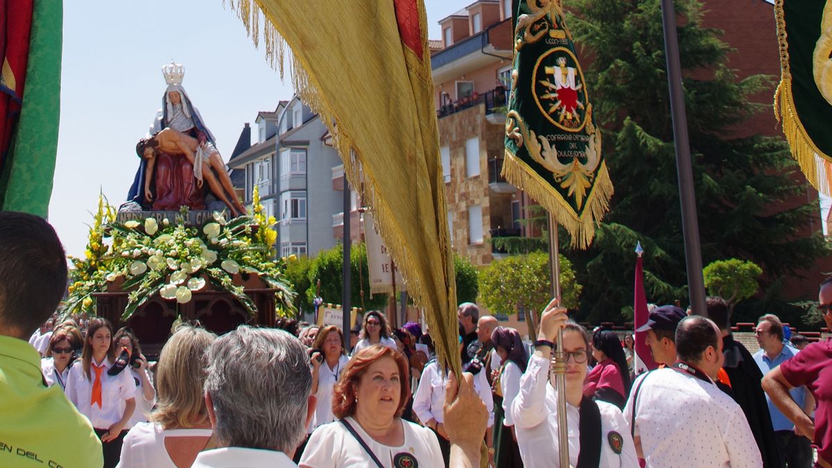 Como cada año, en 2019 la romería concitó multitud de fieles en torno a la Virgen del Camino. | L.N.C.