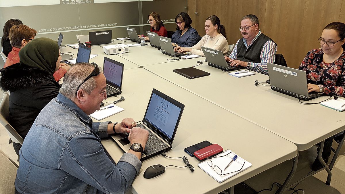 Imagen de archivo de una formación en competencias digitales básicas. | L.N.C.