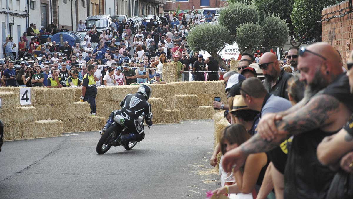 Las motos no rodarán este verano por el circuito bañezano. | ABAJO