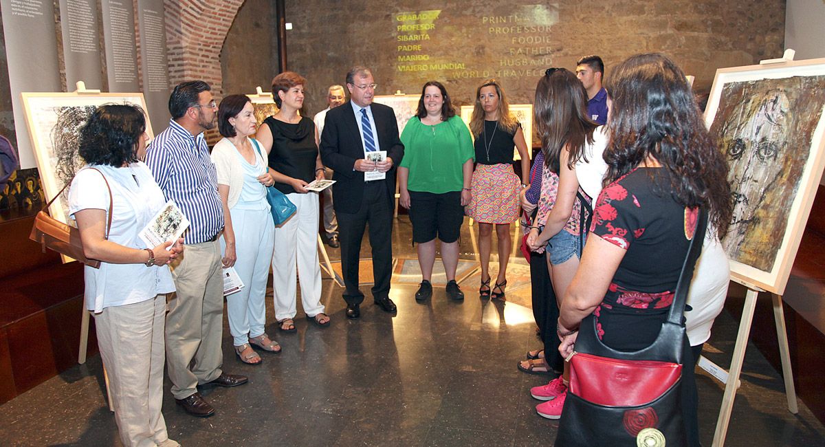 El alcalde Antonio Silván y los concejales Margarita Torres y Pedro Llamas acudieron a la inauguración. | CÉSAR