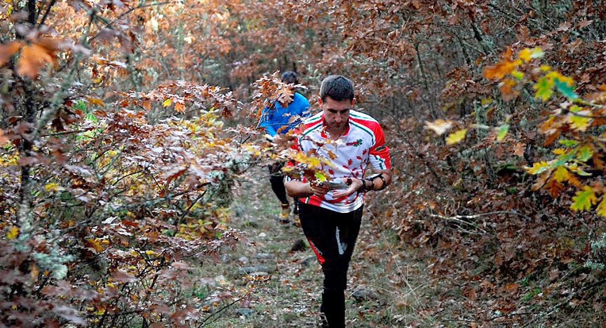 Imagen de una edición anterior de la tradidional carrera de orientación por la zona. | MAURICIO PEÑA