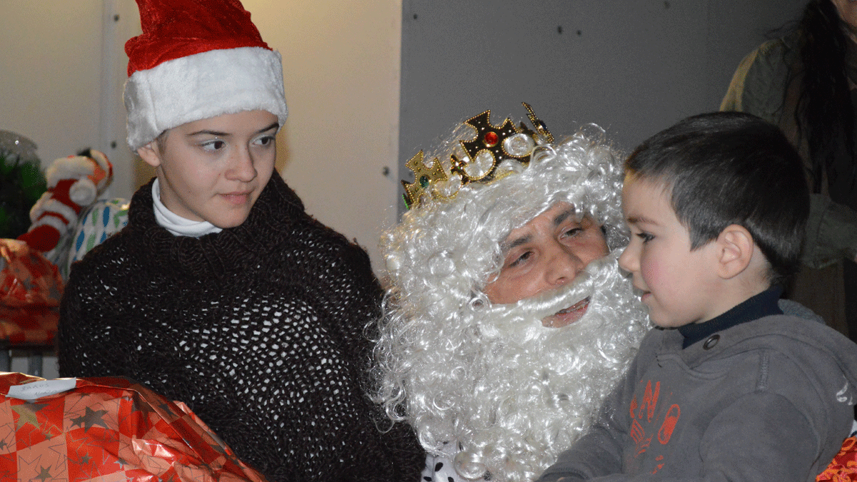 Melchor dio regalos a los más pequeños | L. N. C.