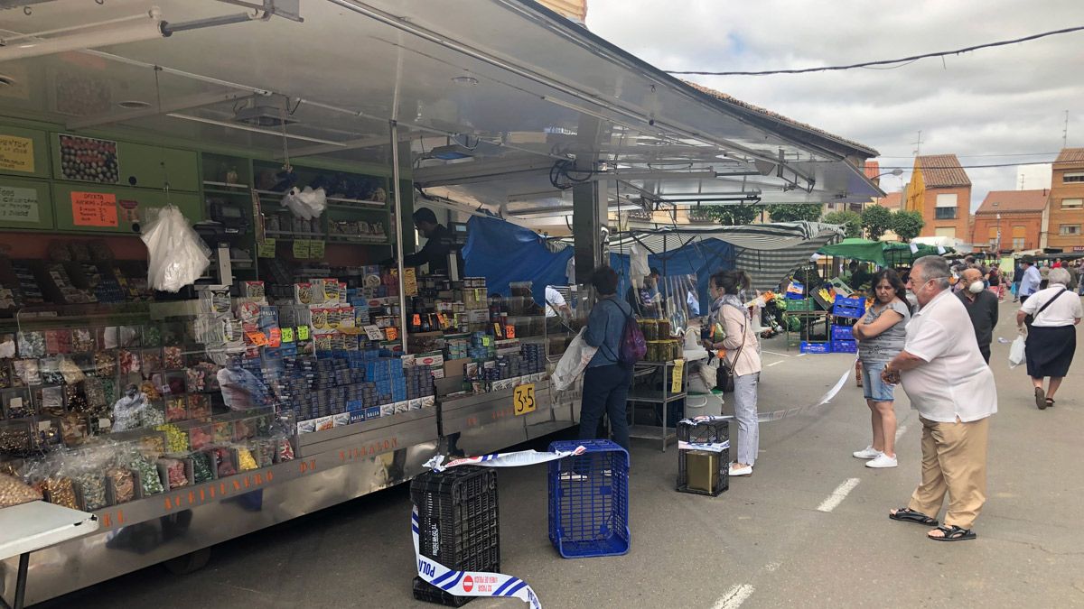 Los facundinos salieron a las calles para hacer sus compras. | L.N.C.